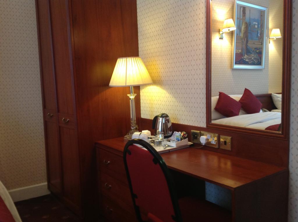 Avon Hotel Лондон Экстерьер фото